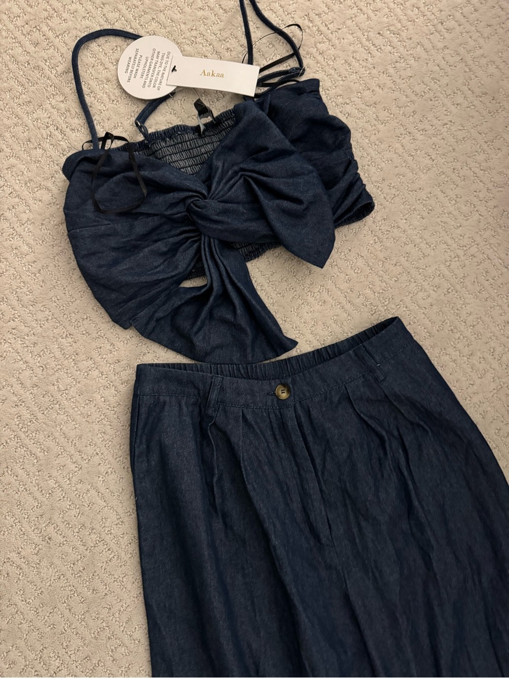 Denim High-Waist pants and top - Picture 4 of 6